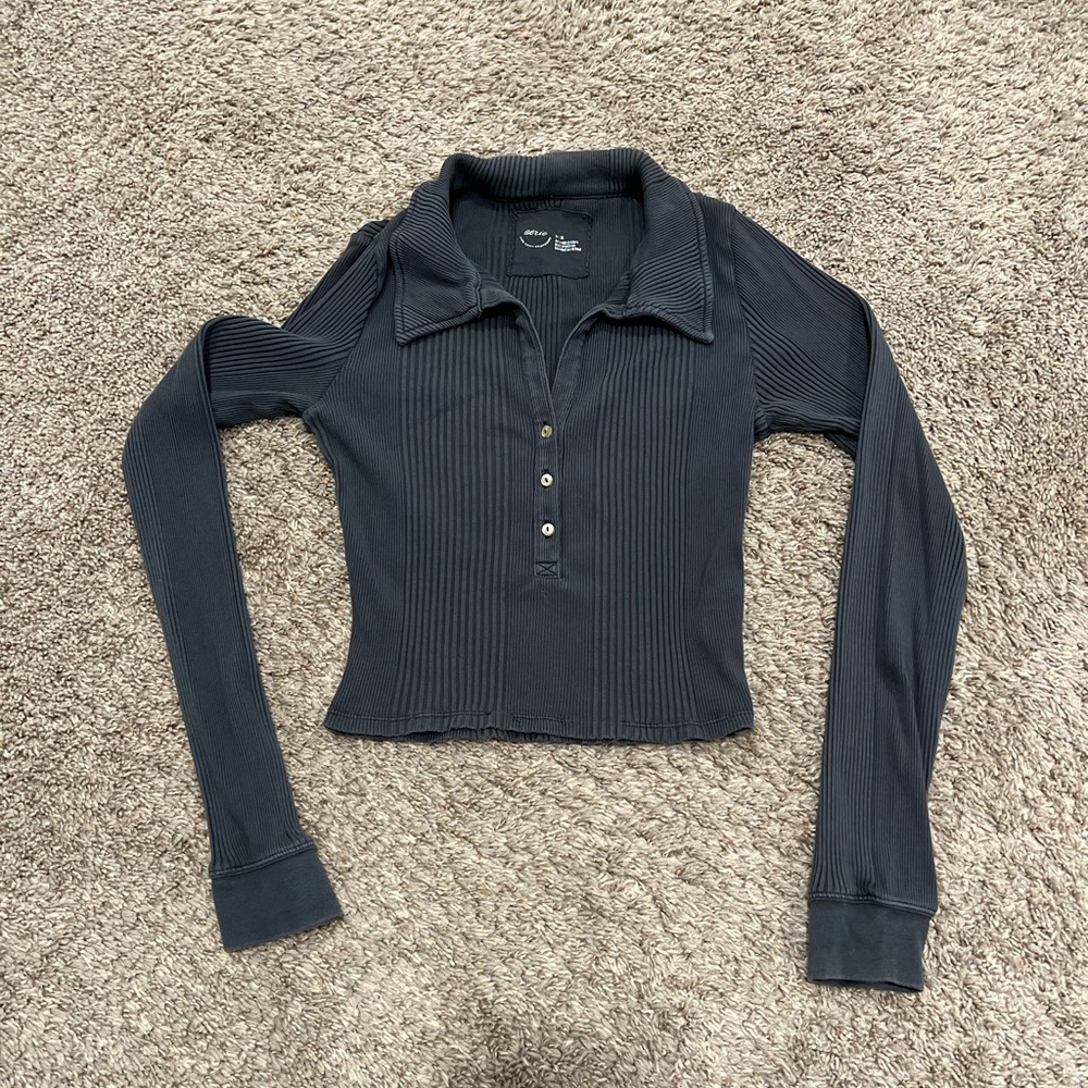 Aerie long sleeve button down v neck cropped shirt womens size Medium